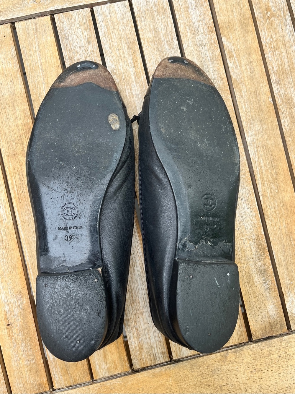 CHANEL Black Leather Ballet Flats with Grosgrain Bow Trim - Picture 5 of 10